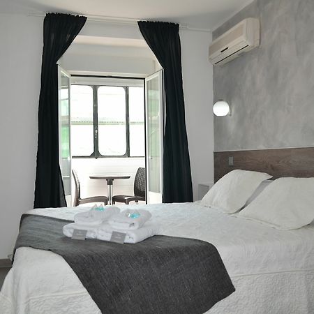 Hostal Meyra Madrid Bagian luar foto