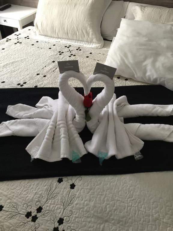 Hostal Meyra Madrid Bagian luar foto