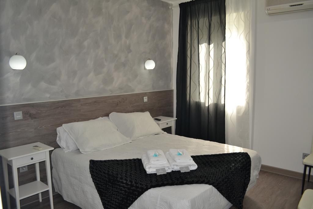 Hostal Meyra Madrid Bagian luar foto