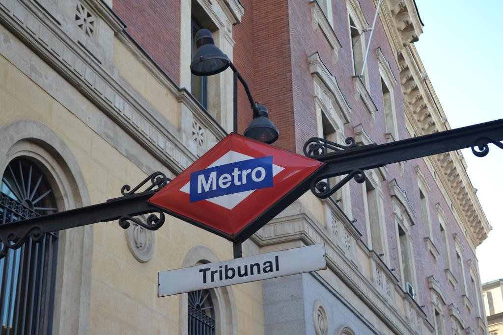 Hostal Meyra Madrid Bagian luar foto