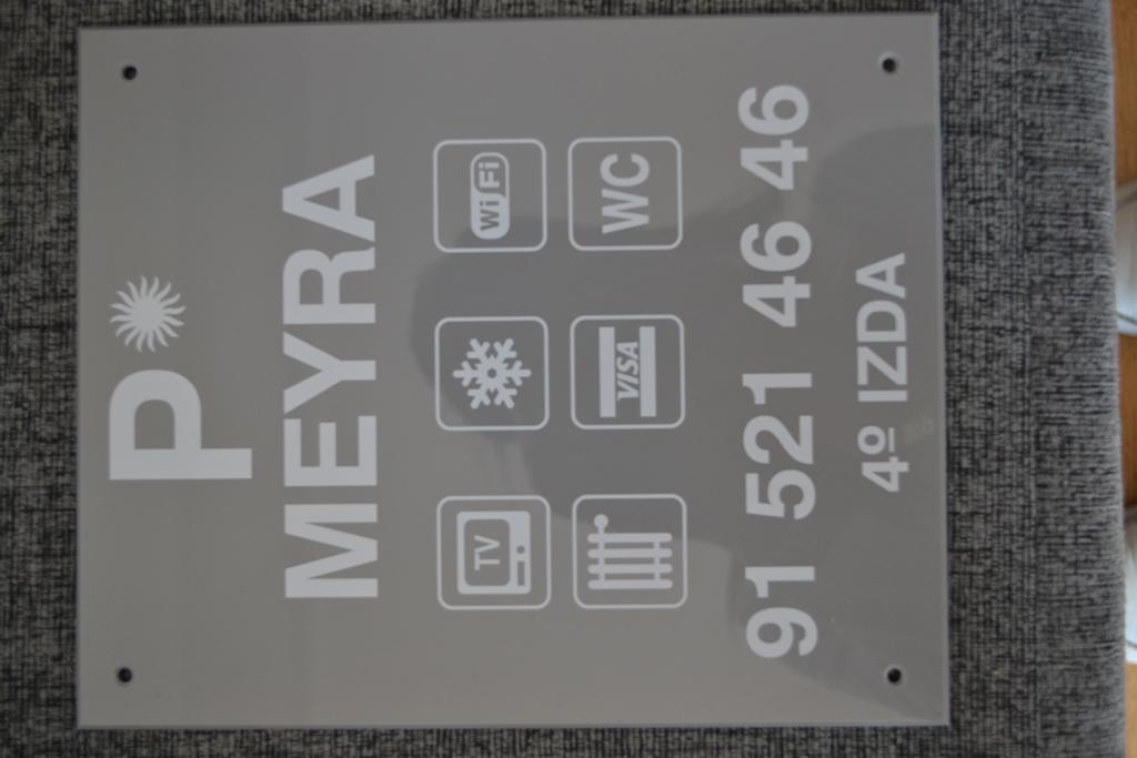 Hostal Meyra Madrid Bagian luar foto