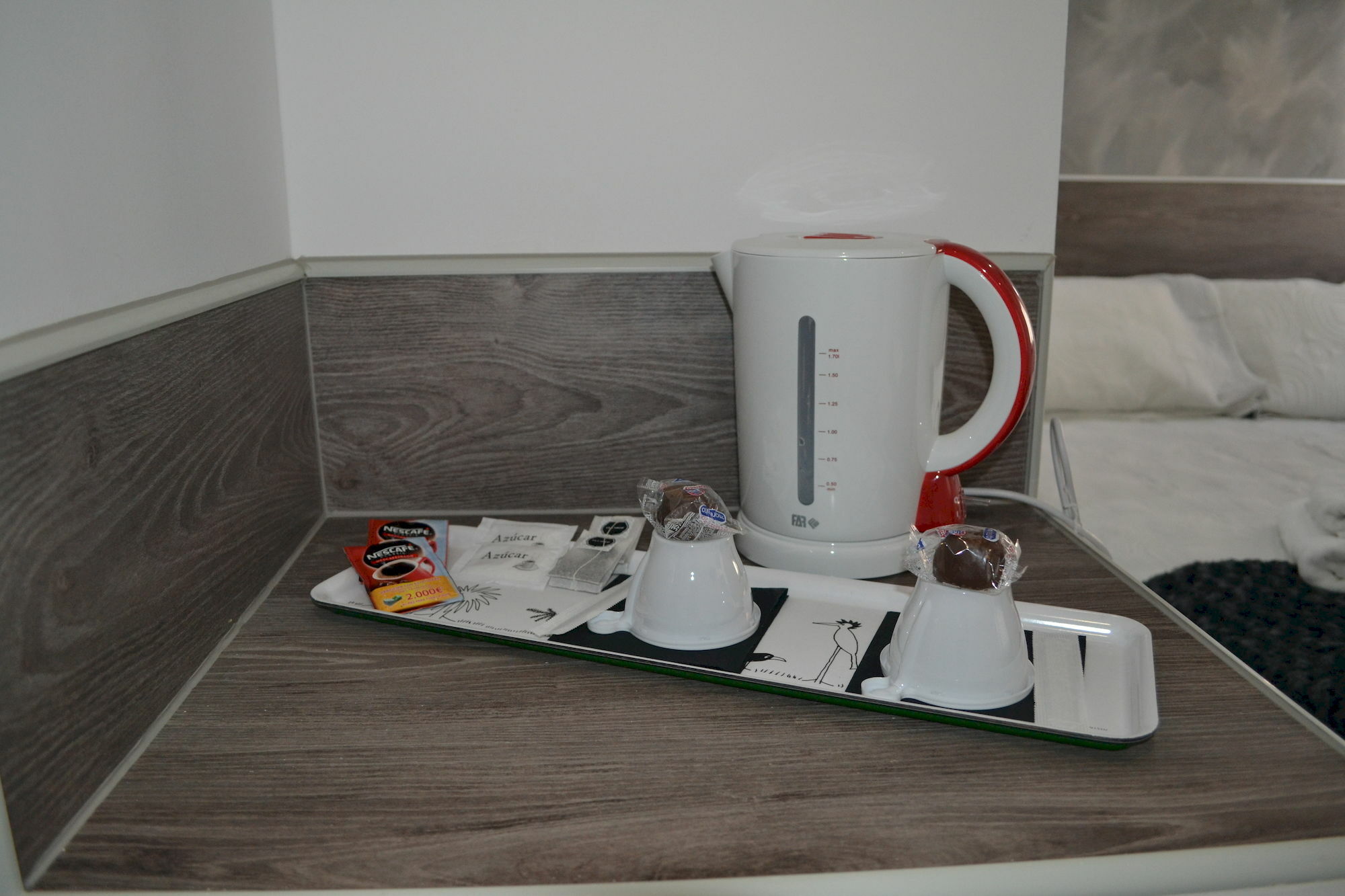 Hostal Meyra Madrid Bagian luar foto