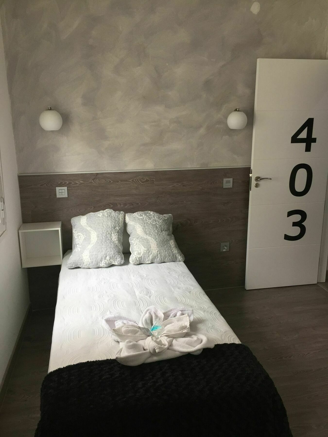 Hostal Meyra Madrid Bagian luar foto
