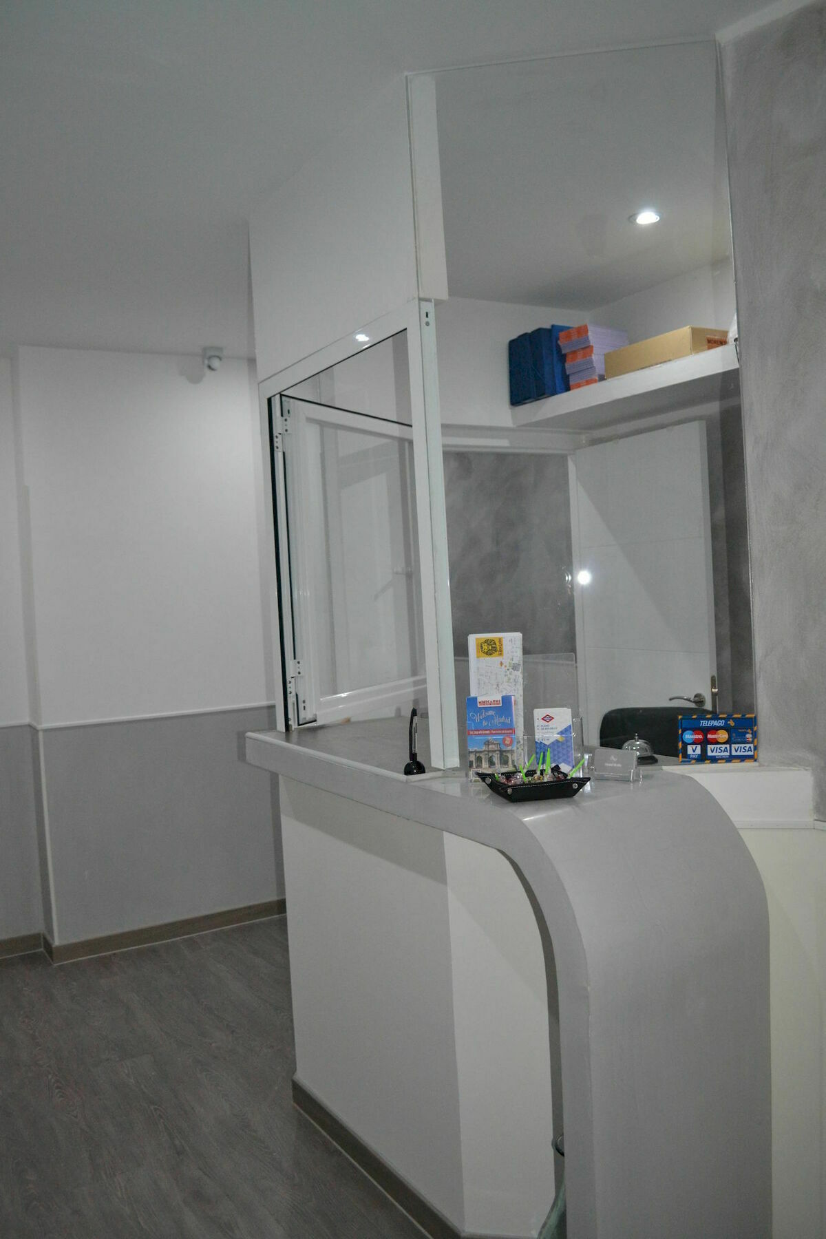 Hostal Meyra Madrid Bagian luar foto