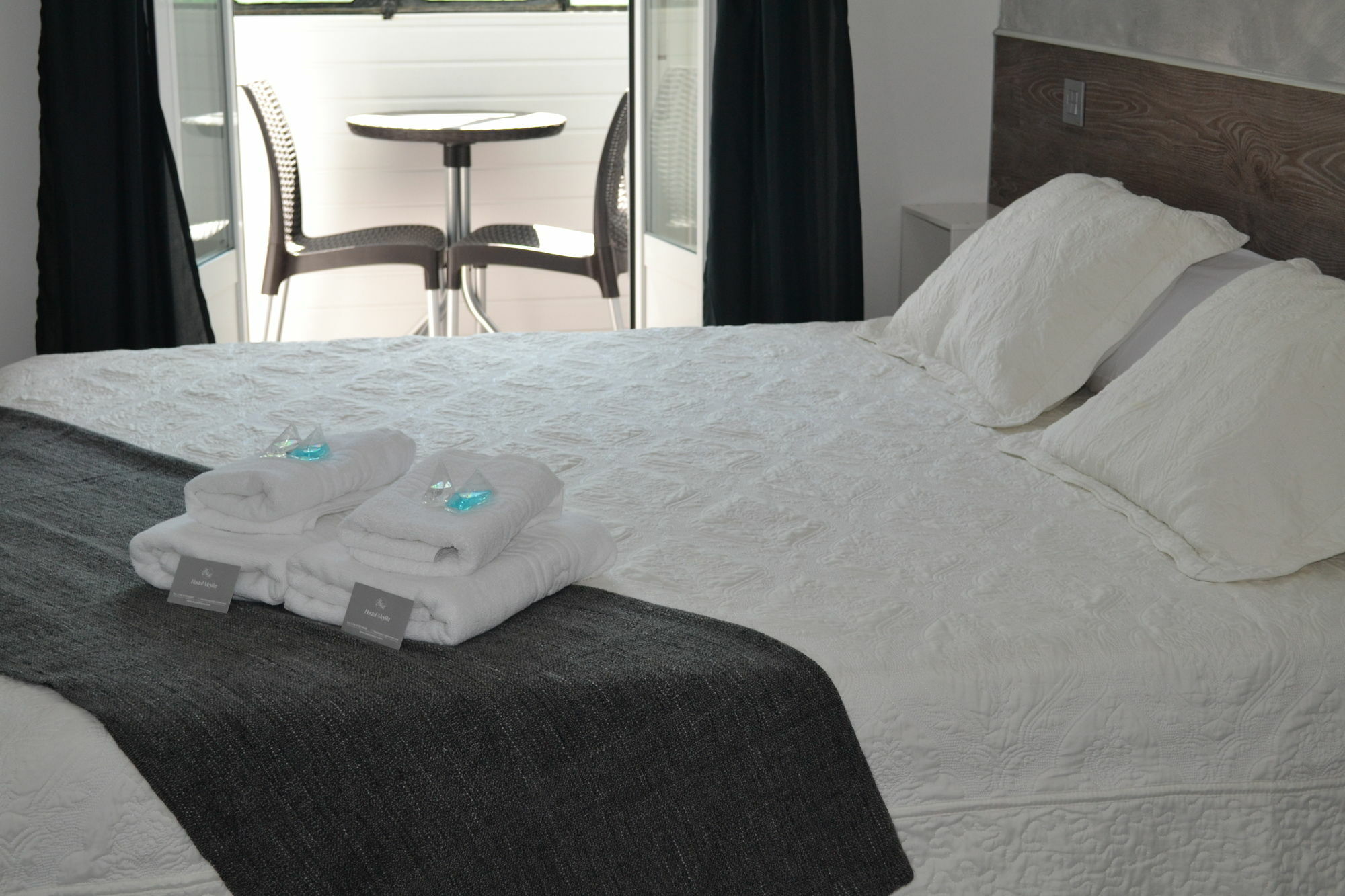Hostal Meyra Madrid Bagian luar foto