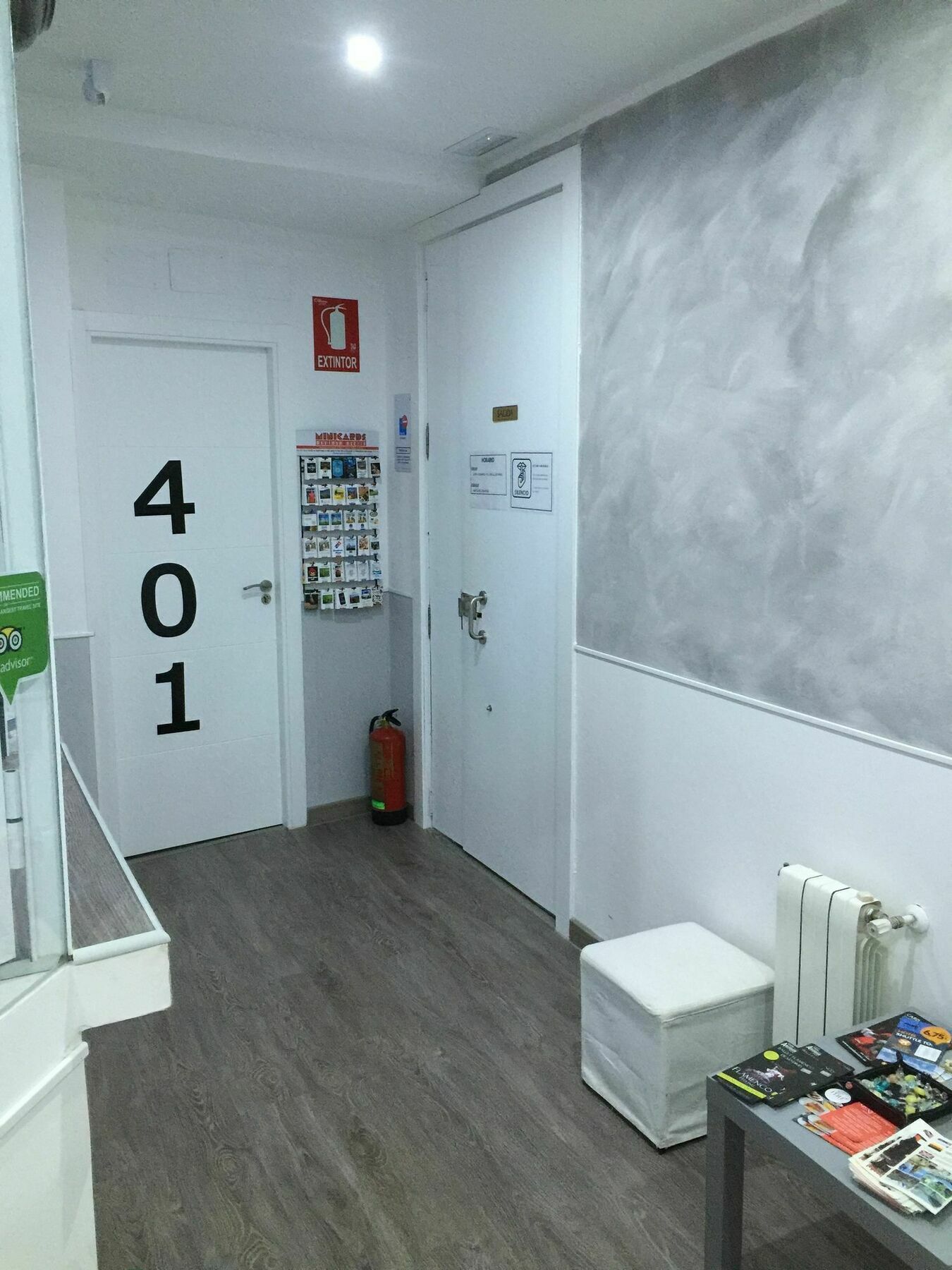 Hostal Meyra Madrid Bagian luar foto