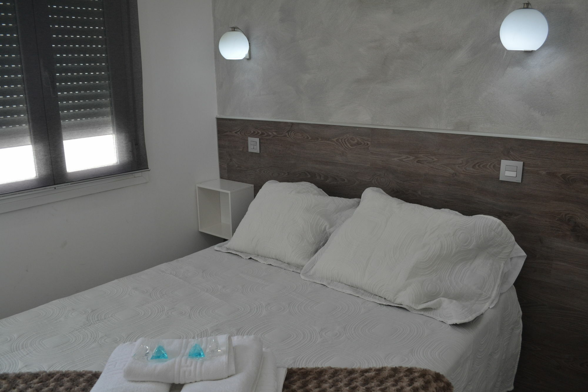Hostal Meyra Madrid Bagian luar foto